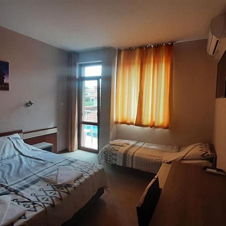 Family Hotel Favourite ابزور المظهر الخارجي الصورة