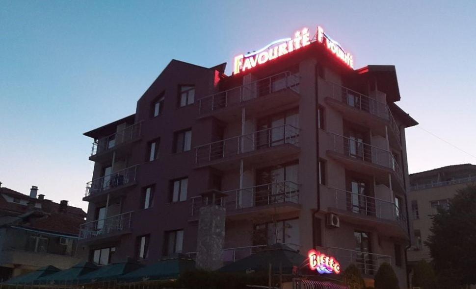Family Hotel Favourite ابزور المظهر الخارجي الصورة
