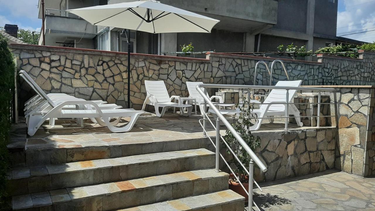 Family Hotel Favourite ابزور المظهر الخارجي الصورة