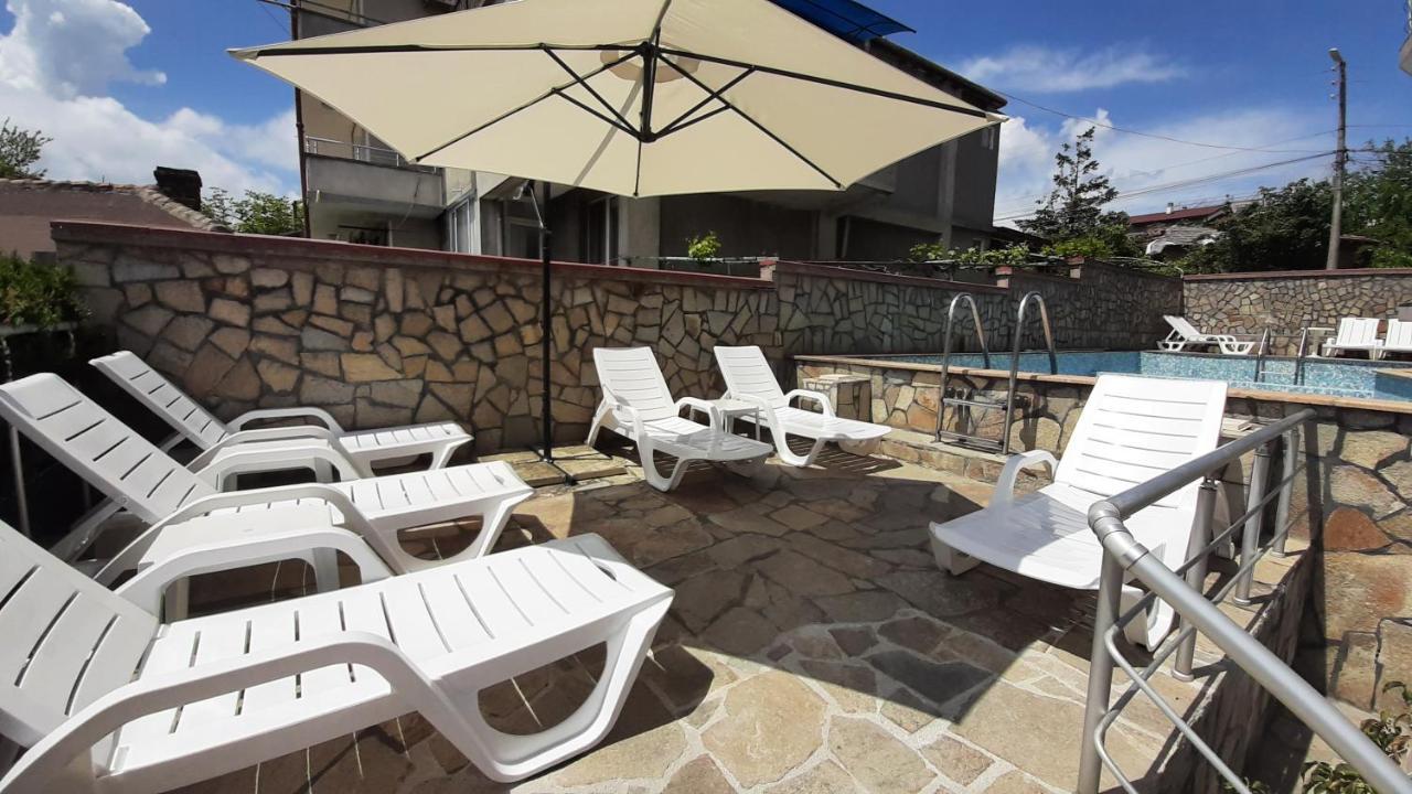 Family Hotel Favourite ابزور المظهر الخارجي الصورة