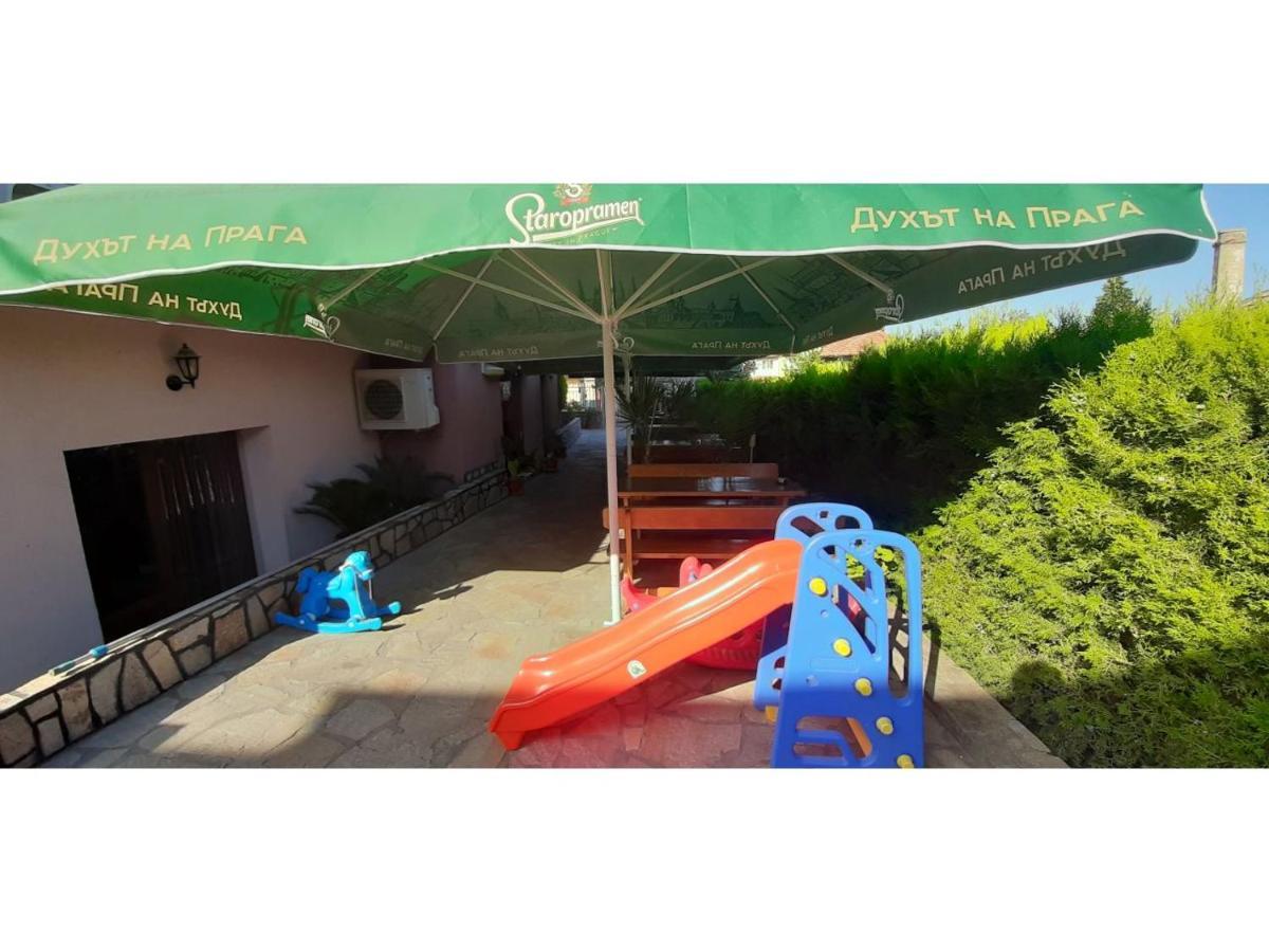 Family Hotel Favourite ابزور المظهر الخارجي الصورة