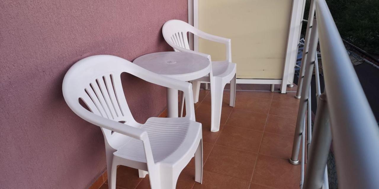 Family Hotel Favourite ابزور المظهر الخارجي الصورة