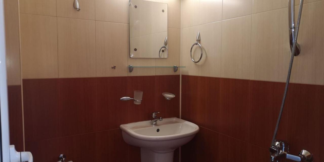 Family Hotel Favourite ابزور المظهر الخارجي الصورة