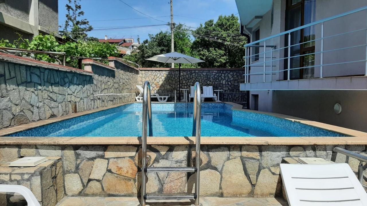 Family Hotel Favourite ابزور المظهر الخارجي الصورة