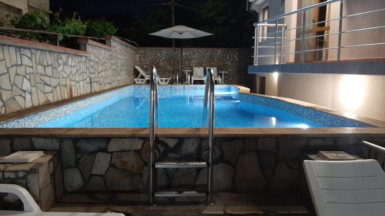 Family Hotel Favourite ابزور المظهر الخارجي الصورة