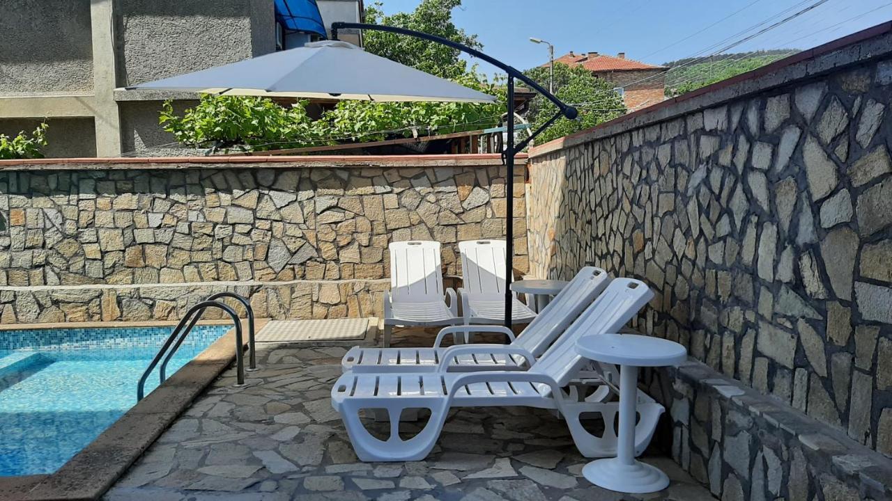 Family Hotel Favourite ابزور المظهر الخارجي الصورة