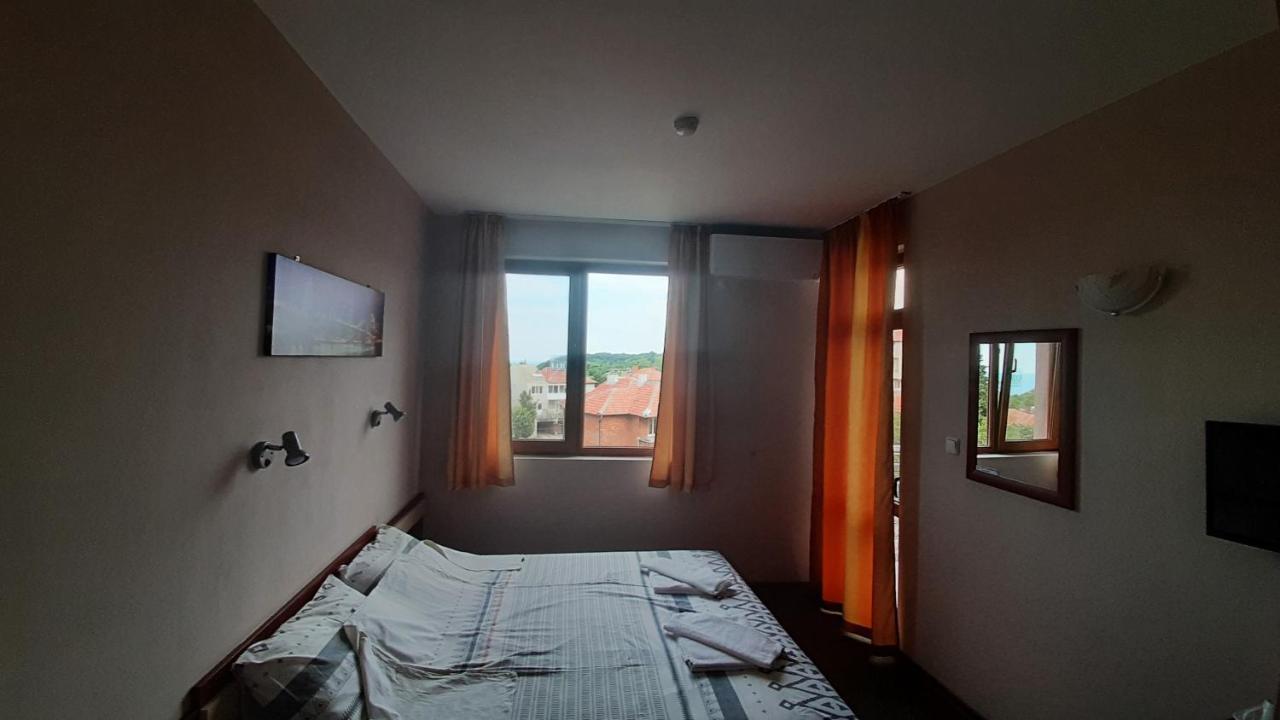 Family Hotel Favourite ابزور المظهر الخارجي الصورة