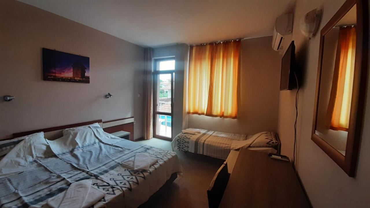 Family Hotel Favourite ابزور المظهر الخارجي الصورة